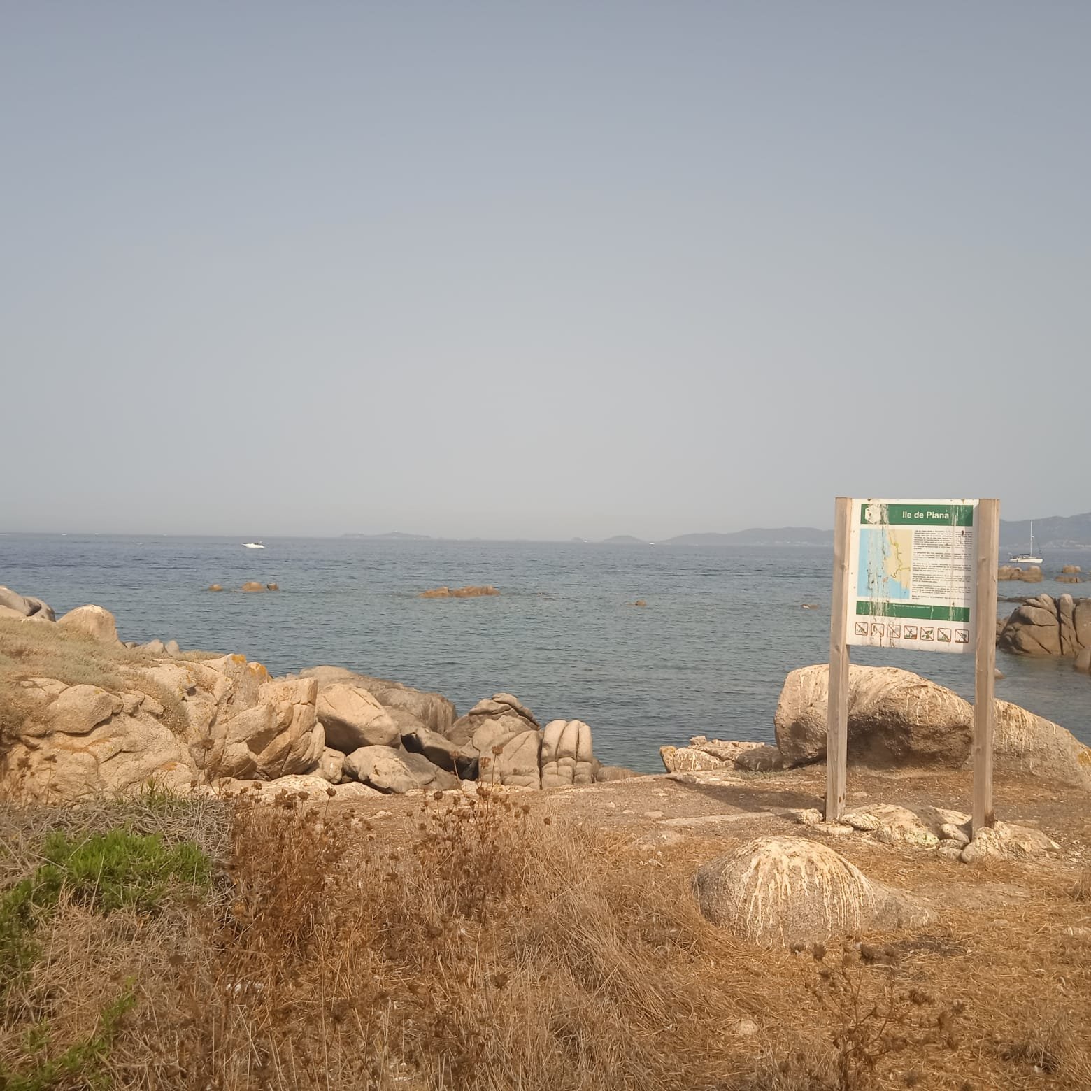 Ile Isula Piana pendant notre sortie encadrée en kayak de mer à Mare e Sole