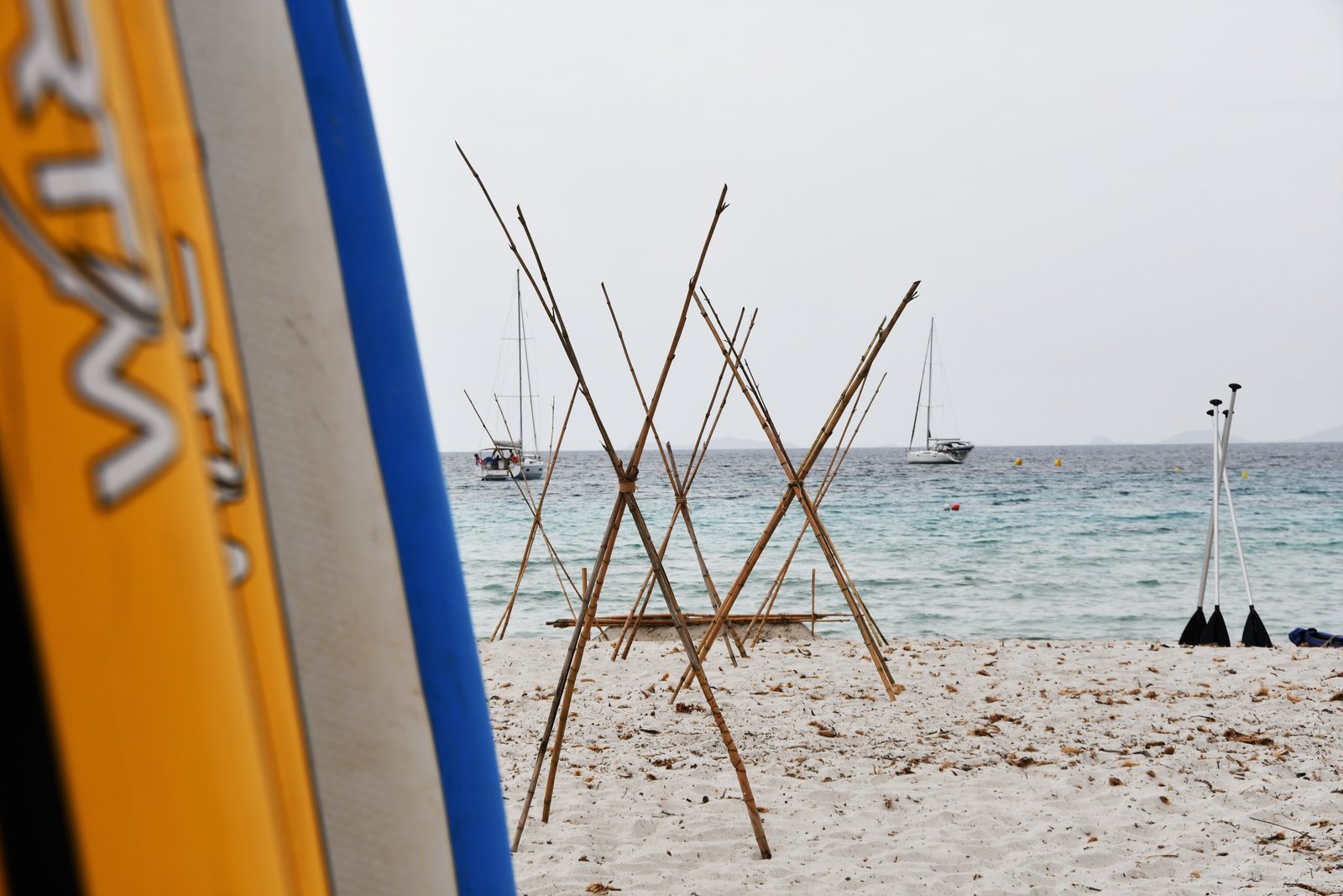 Différents ateliers et matériels sur la plage pendant un team building à Mare e Sole