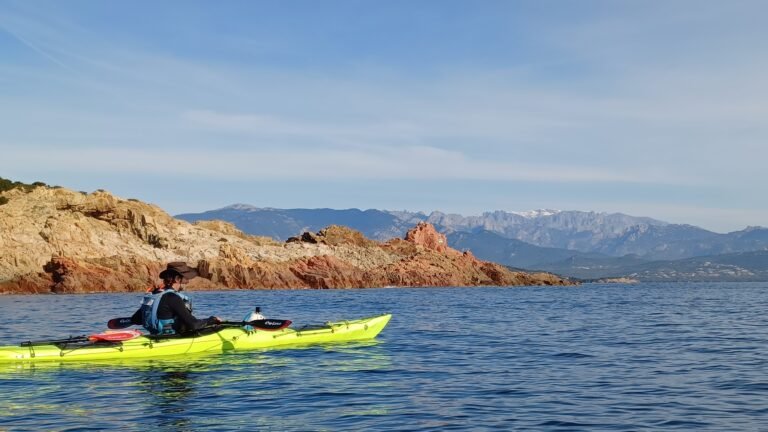 Kayak de mer en Corse : trois semaines pour réaliser le tour de l’île
